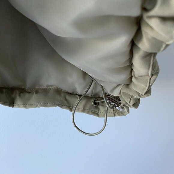 De Base Cropped Puffer Vest - Picture 4 of 10